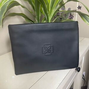 DEVON WINDSOR Black swimsuit pouch with Embossed Logo